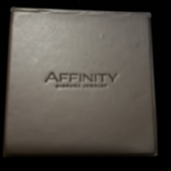 Affinity blue crystal ring. Size 6. New in box. - Picture 7 of 7